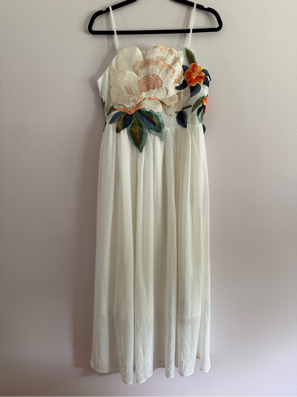 New w flaws Miss Rosier Josette floral-embroidered shirred maxi dress, White, M
